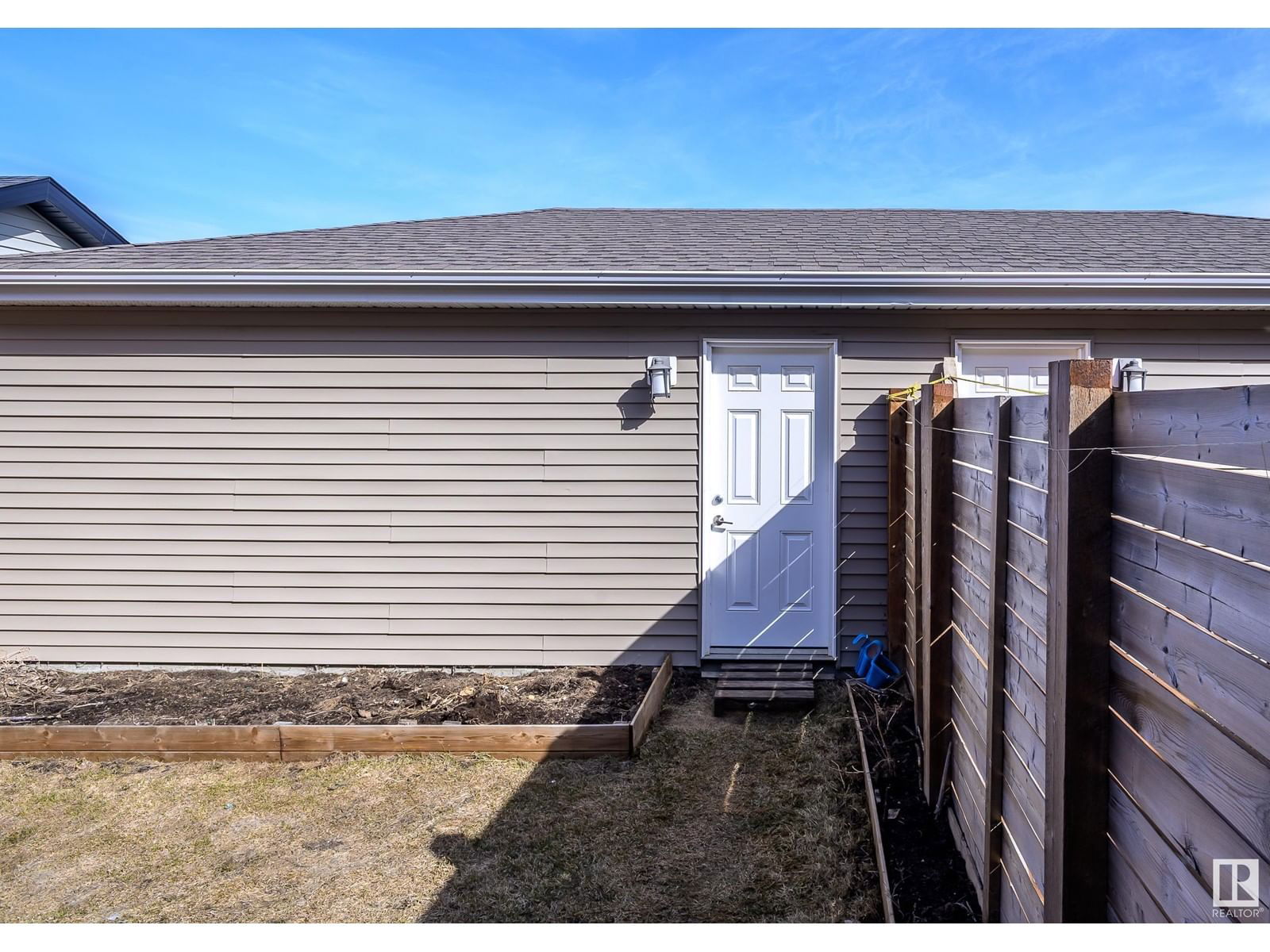 391 CHARLESWORTH DR Image 40