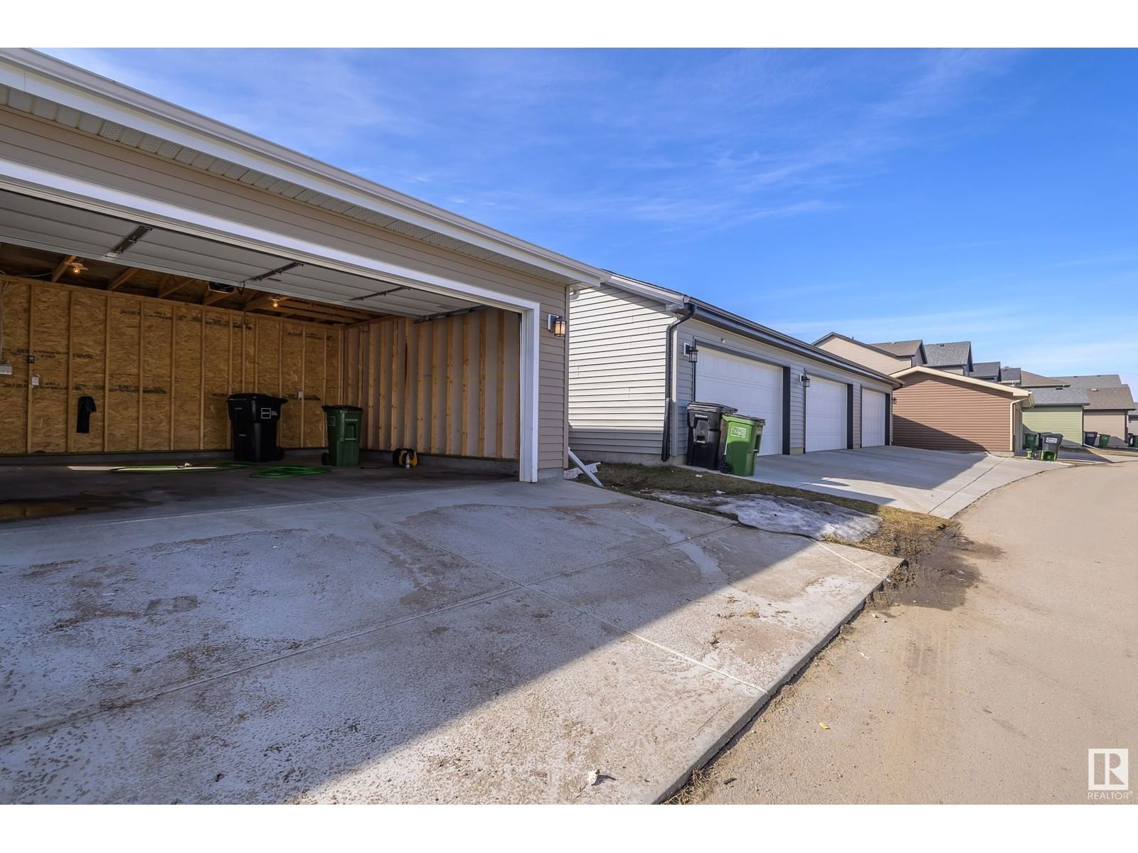 391 CHARLESWORTH DR Image 43