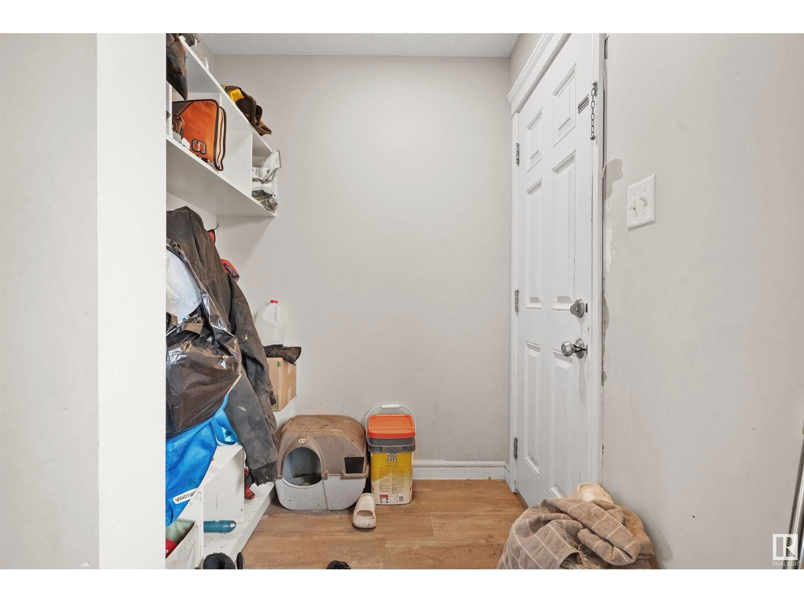 Sw - 5024 22 Av Edmonton, Alberta
