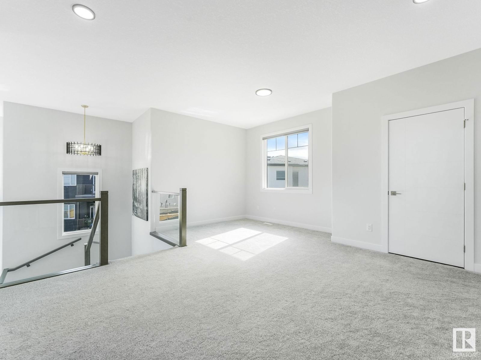 NW - 1104 152 AV Image 17