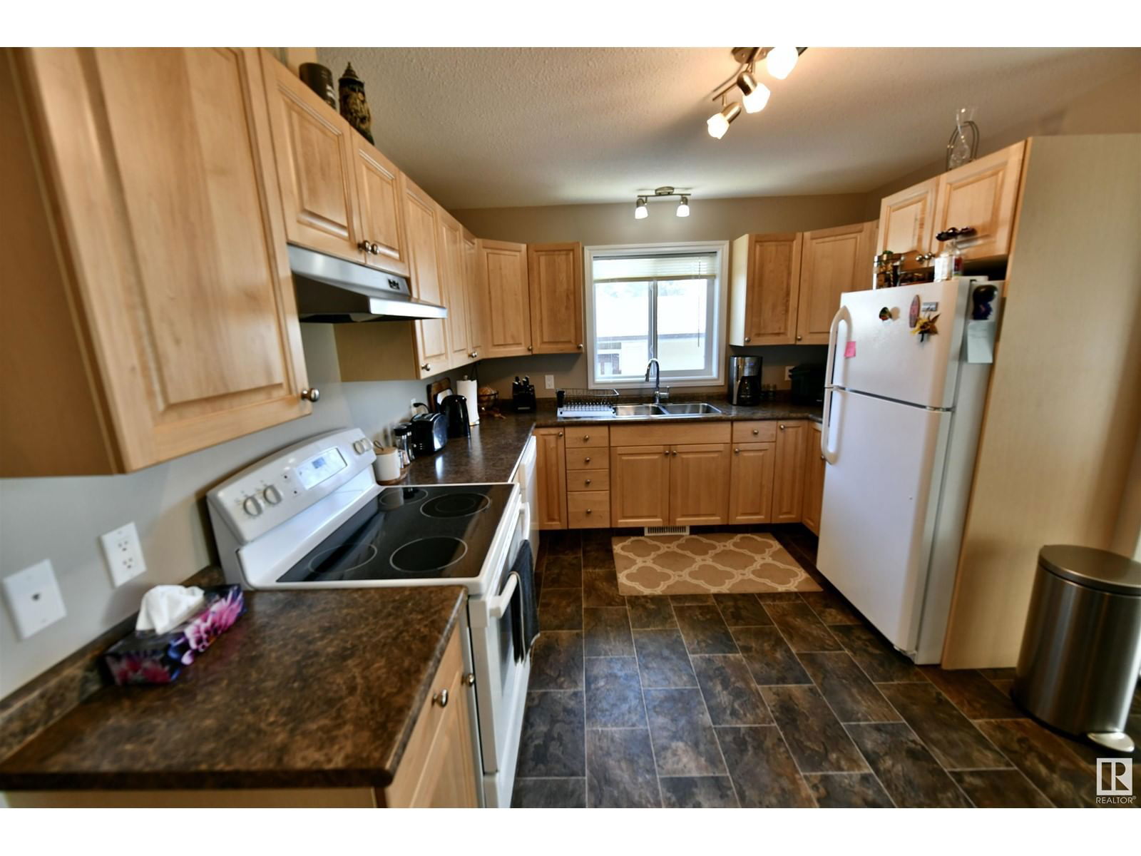 5230 55 AV Image 10