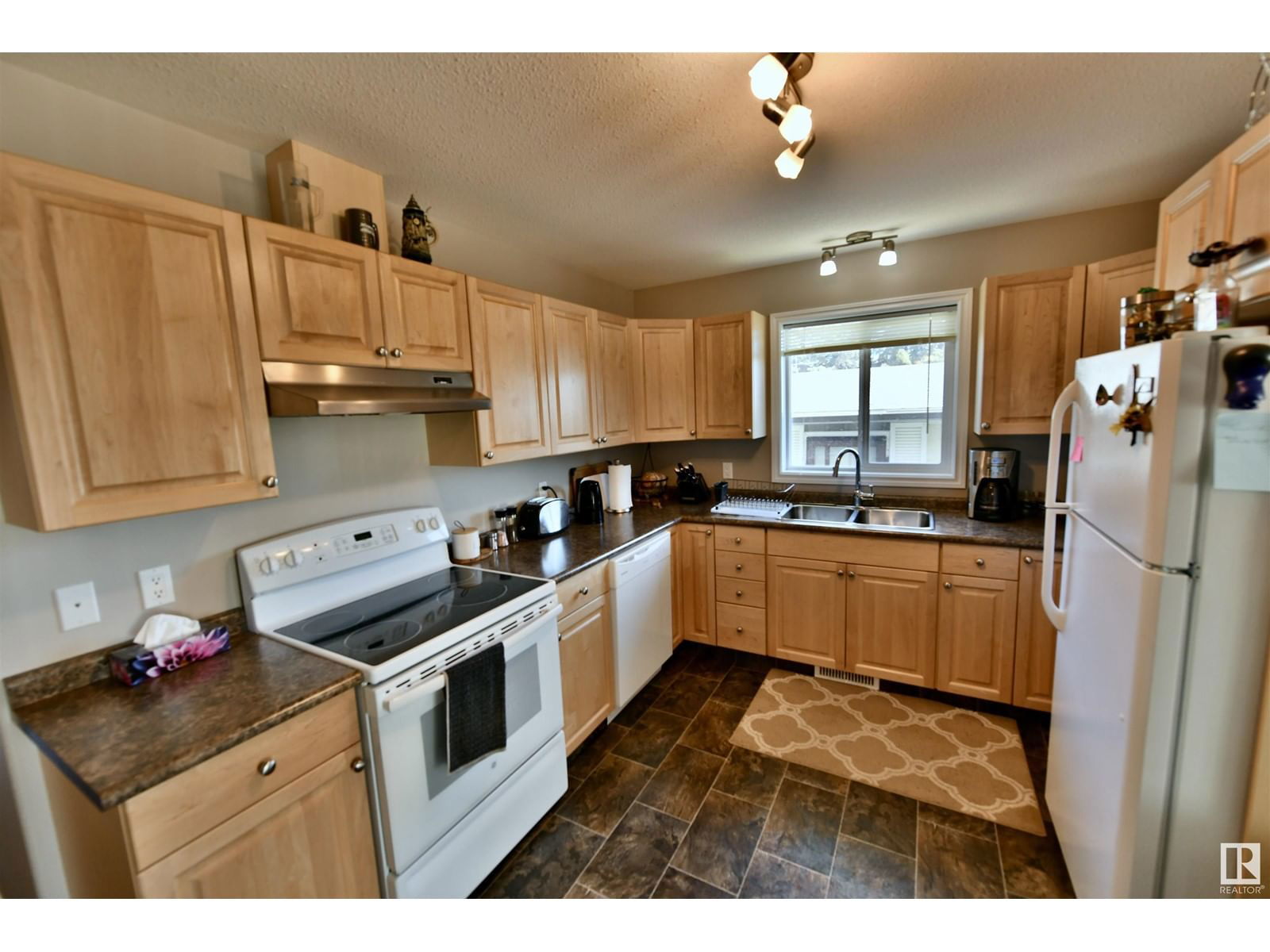 5230 55 AV Image 11