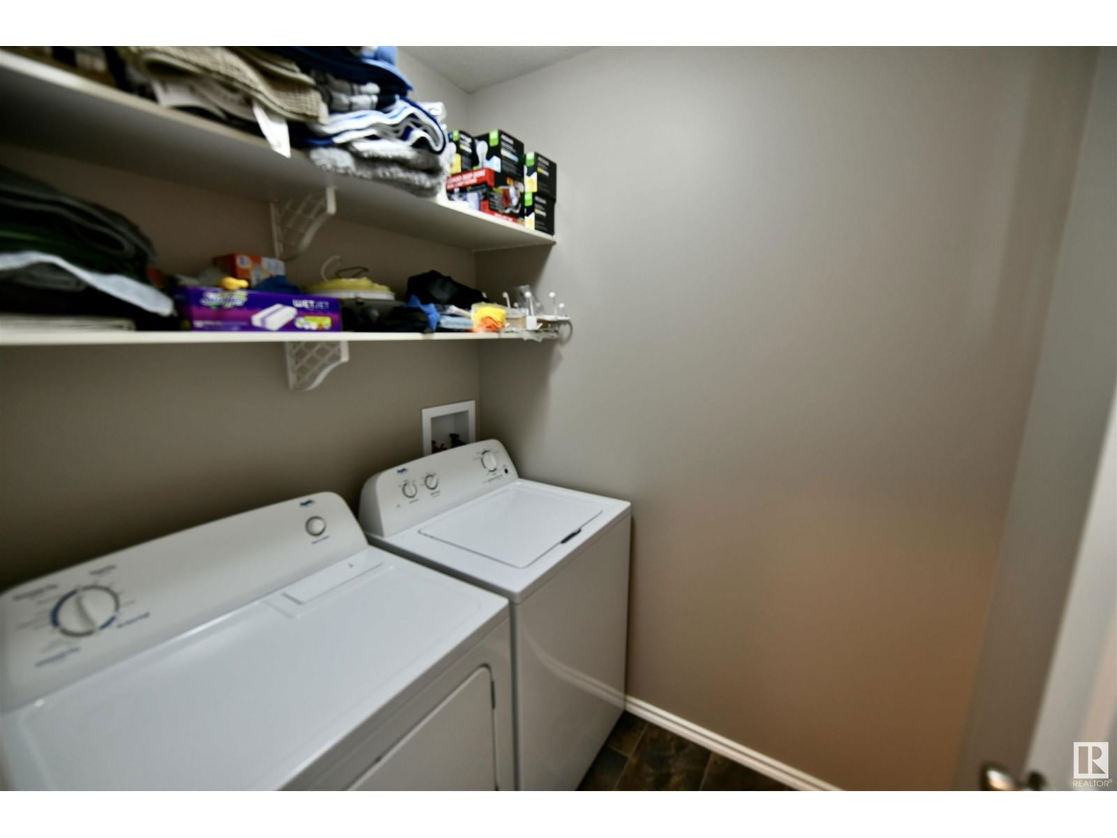 5230 55 AV Image 12