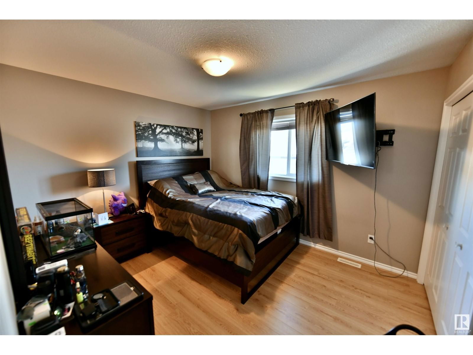 5230 55 AV Image 13