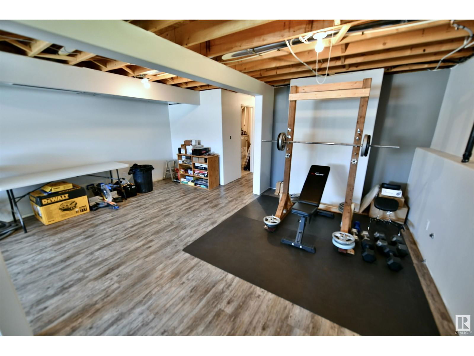 5230 55 AV Image 17