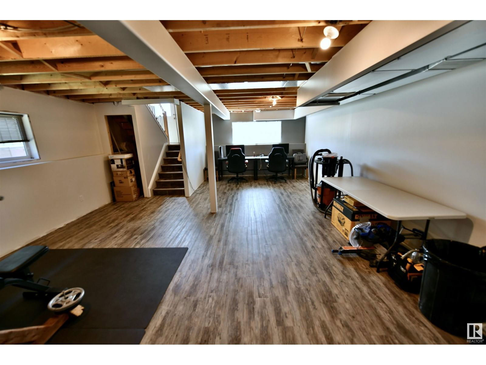 5230 55 AV Image 18