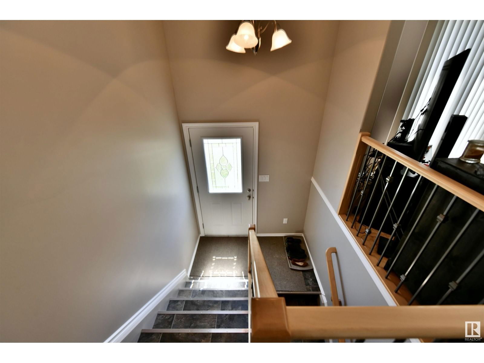 5230 55 AV Image 2