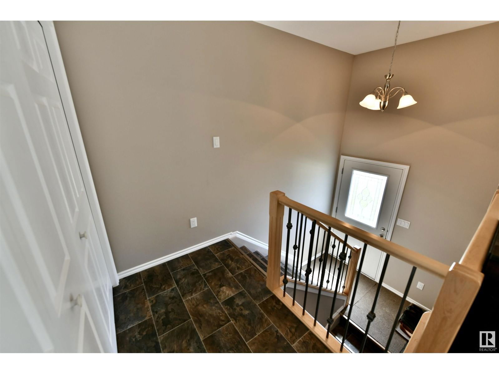 5230 55 AV Image 3