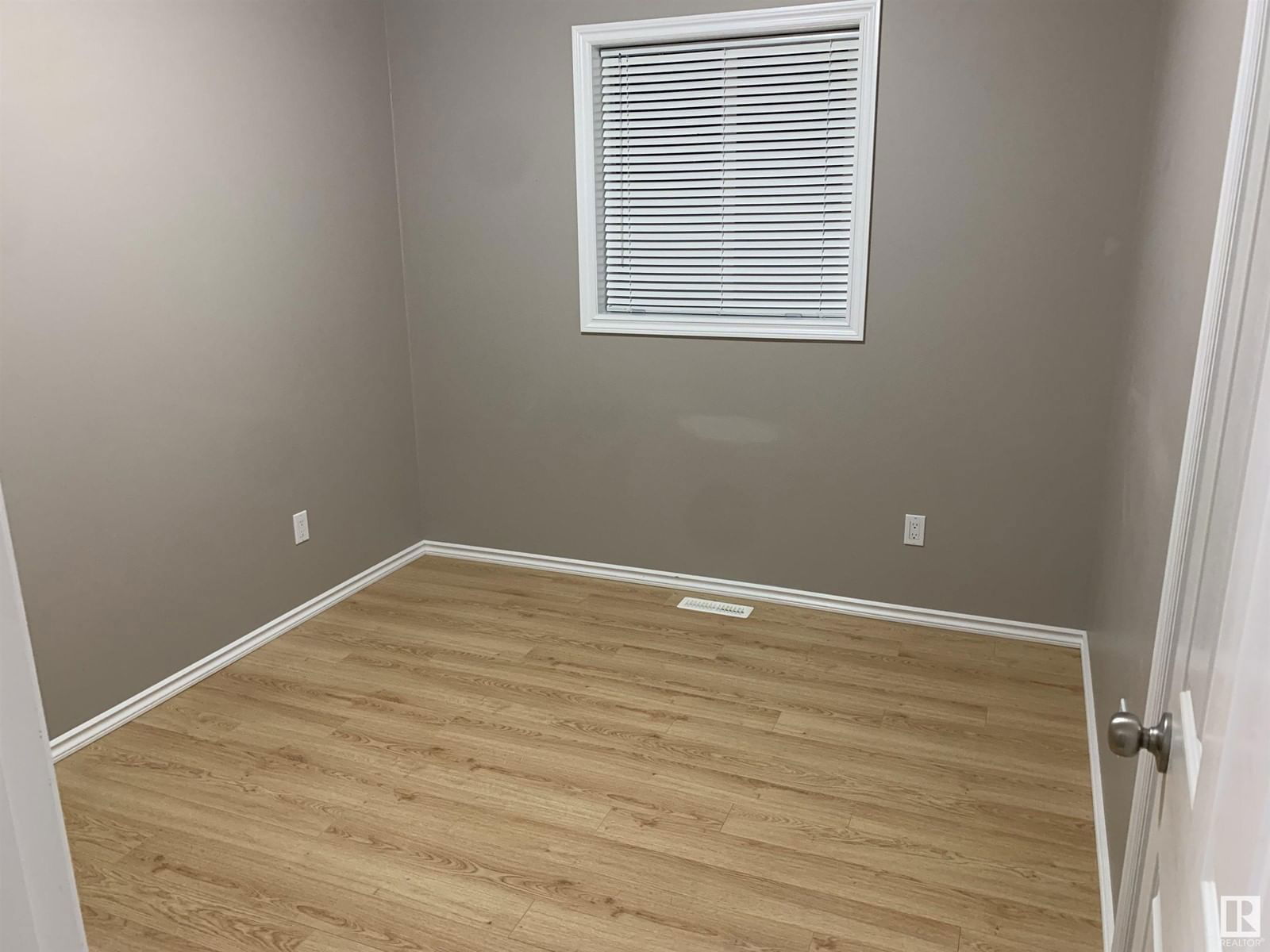5230 55 AV Image 36