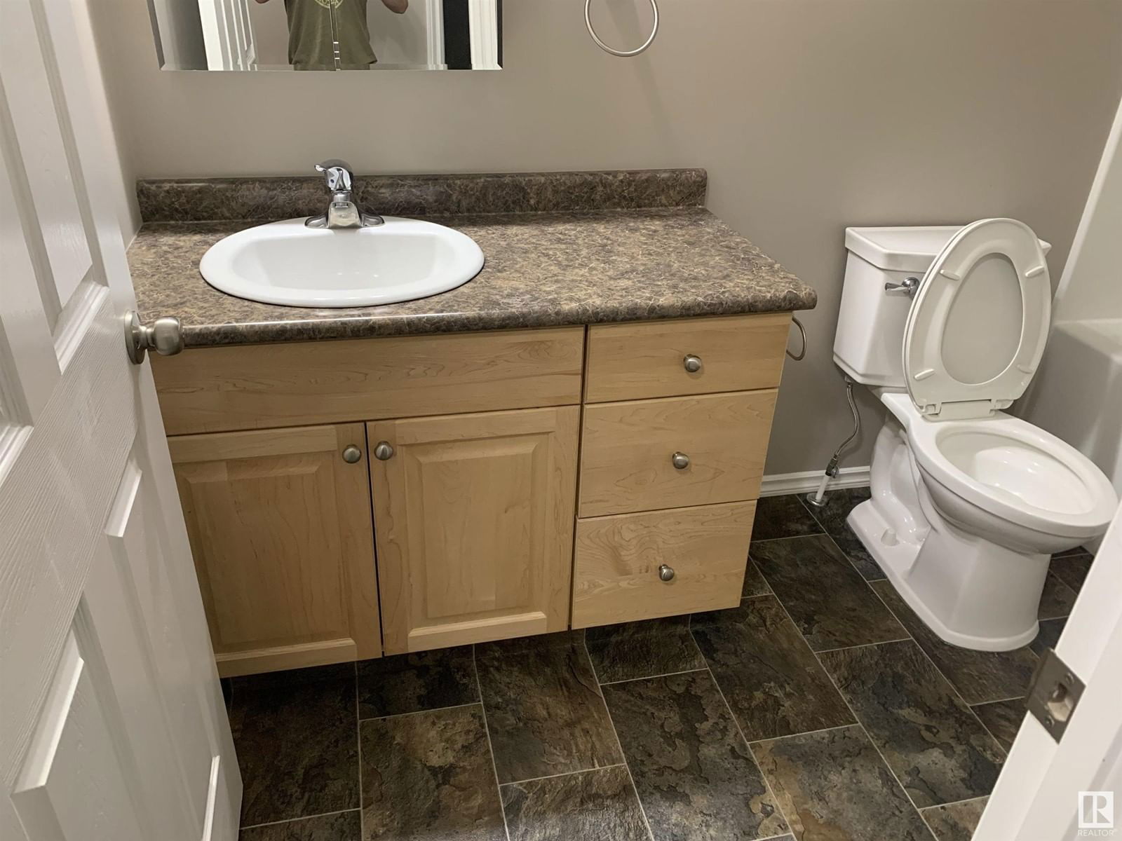 5230 55 AV Image 38