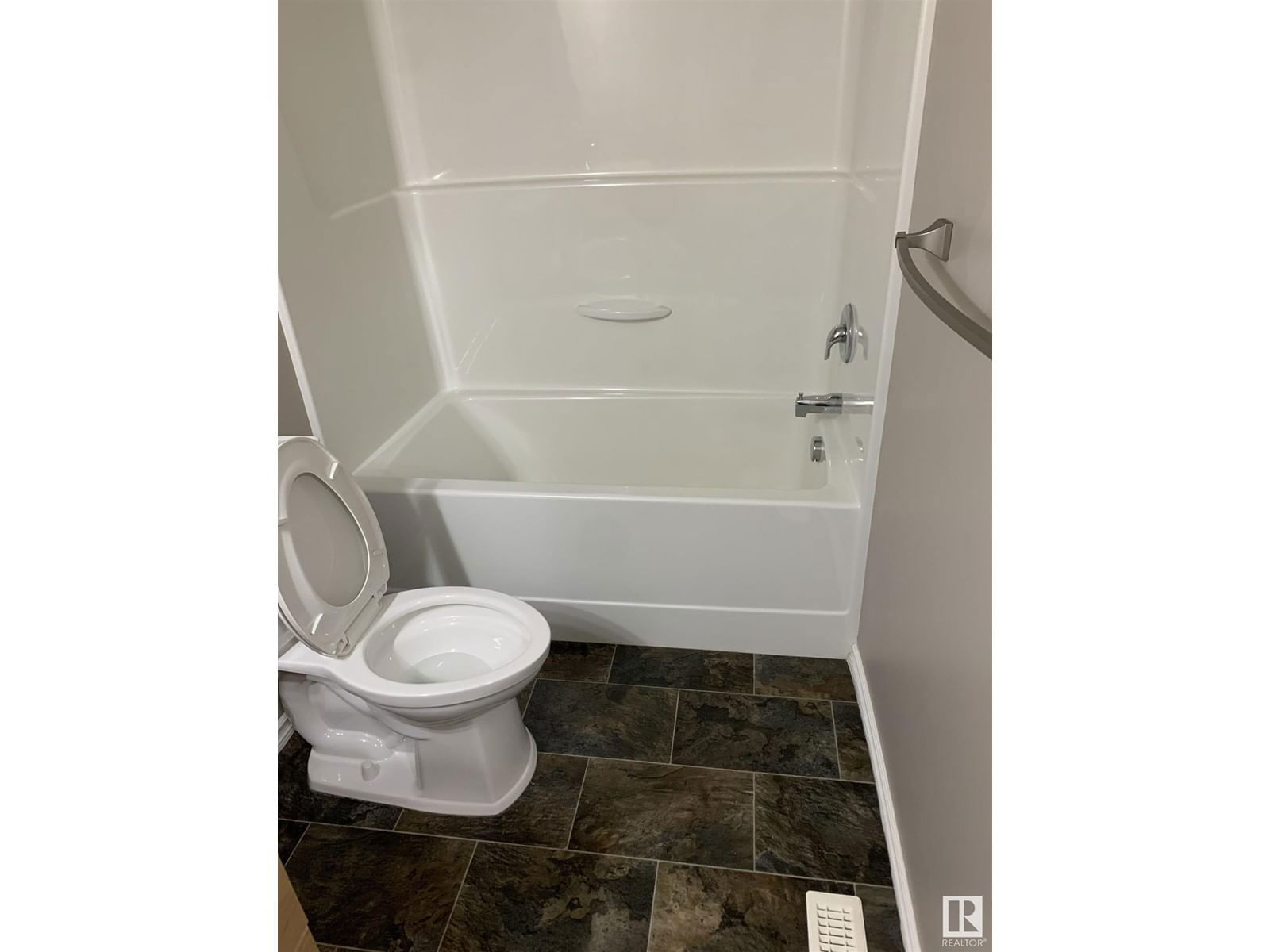 5230 55 AV Image 39