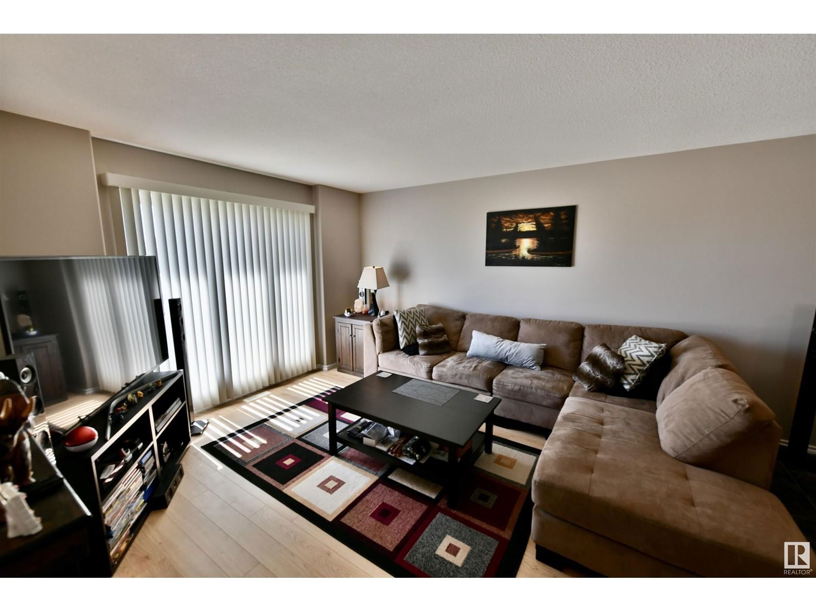 5230 55 AV Image 4