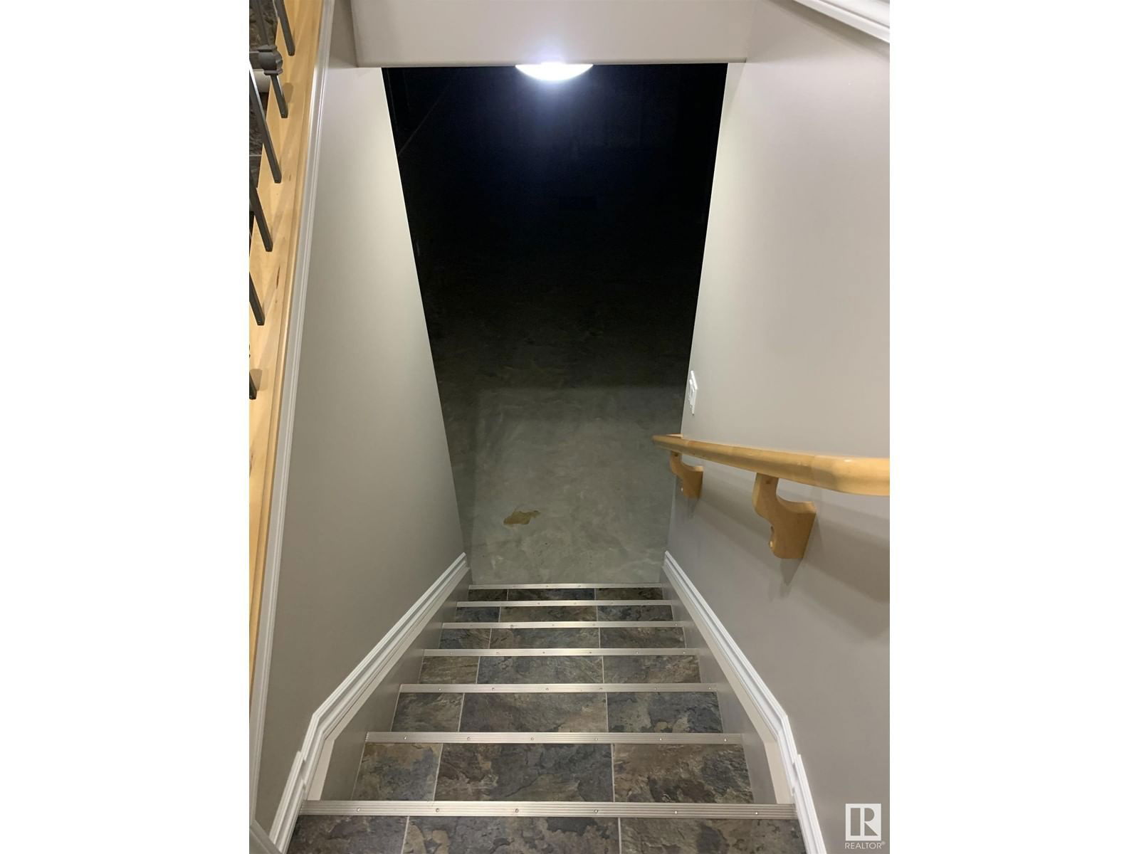 5230 55 AV Image 41
