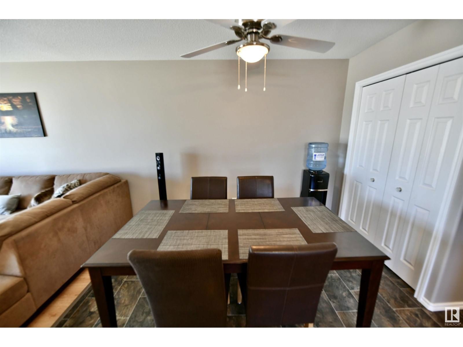 5230 55 AV Image 7