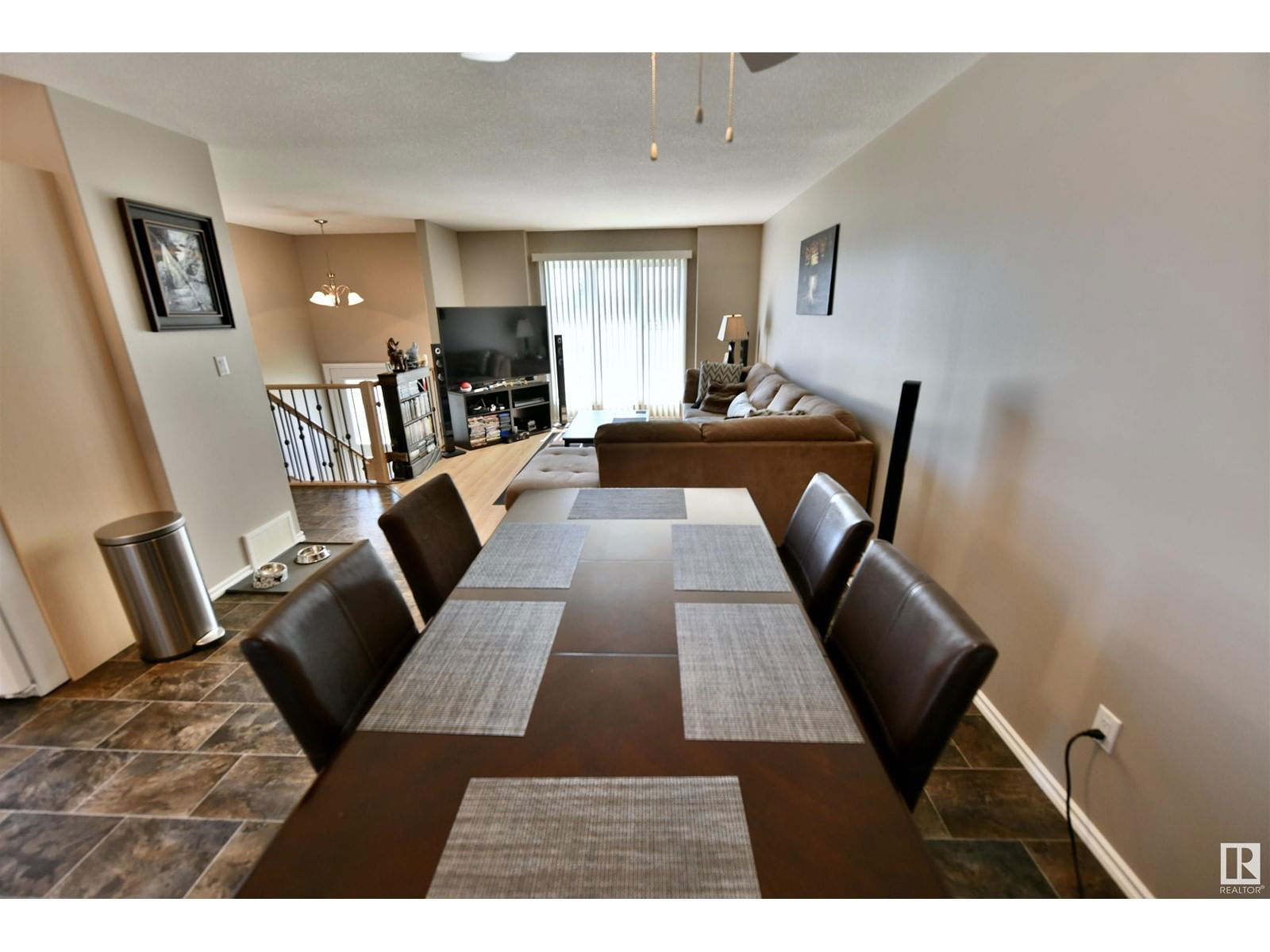 5230 55 AV Image 8