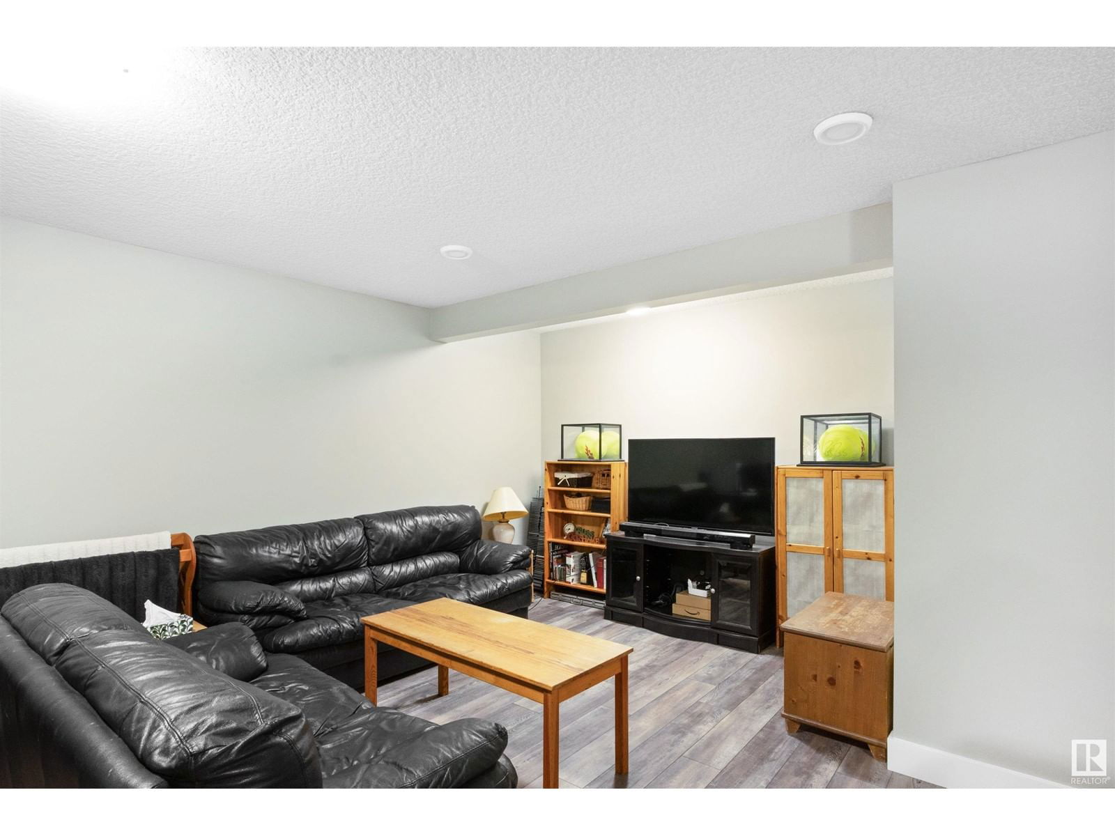 SW - 15632 14 AV Image 40