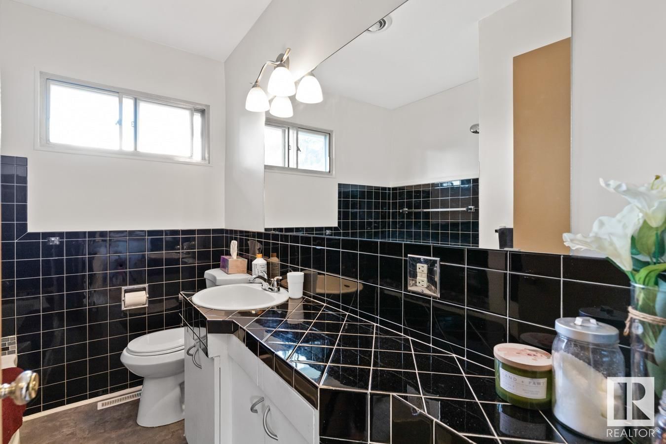NW - 4904 104A AV Image 23
