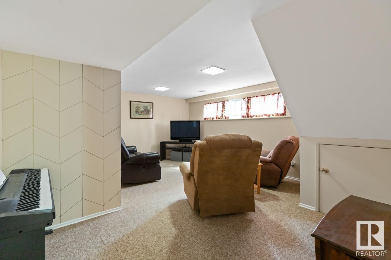NW - 4904 104A AV Image 24