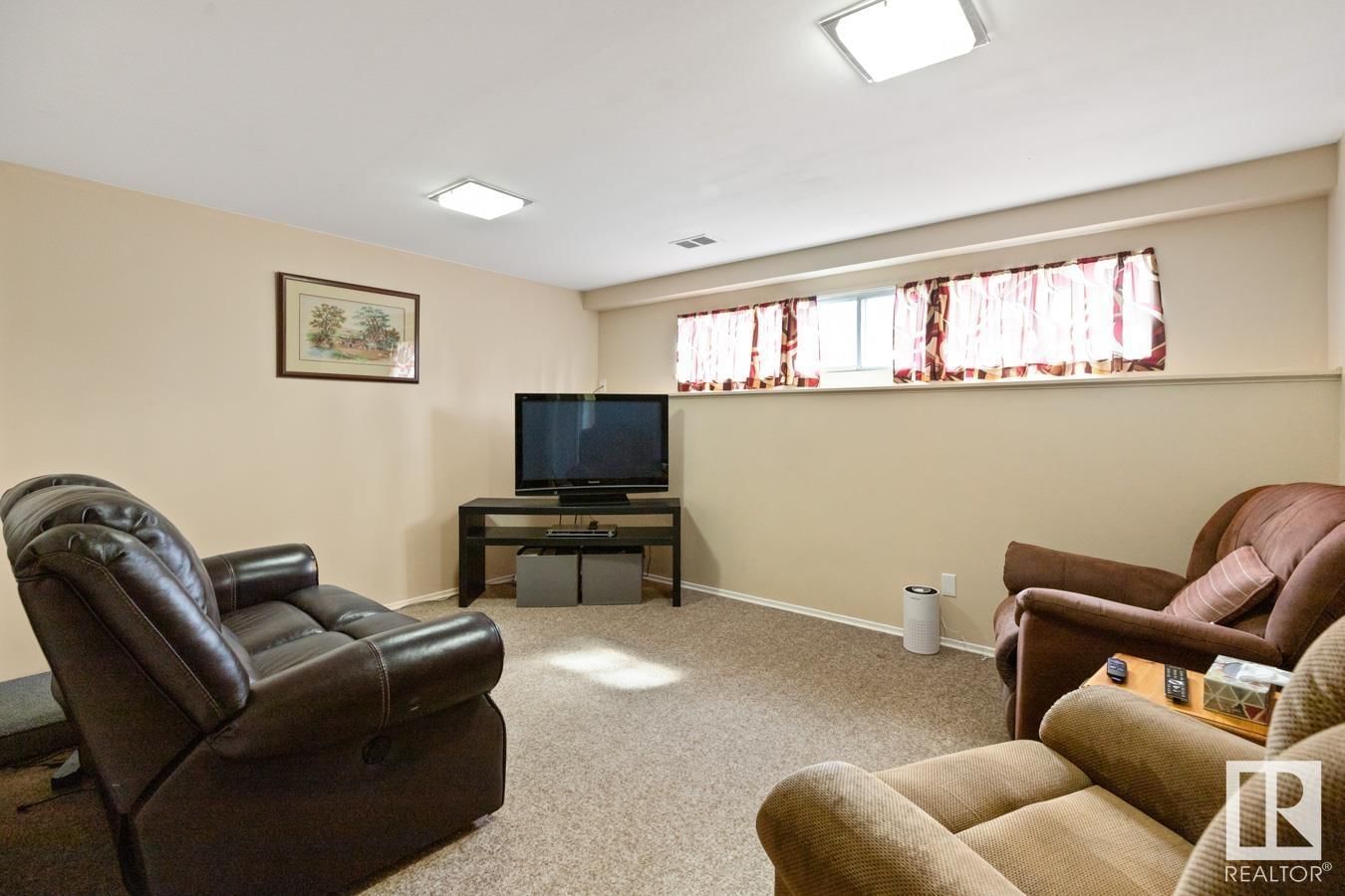 NW - 4904 104A AV Image 25