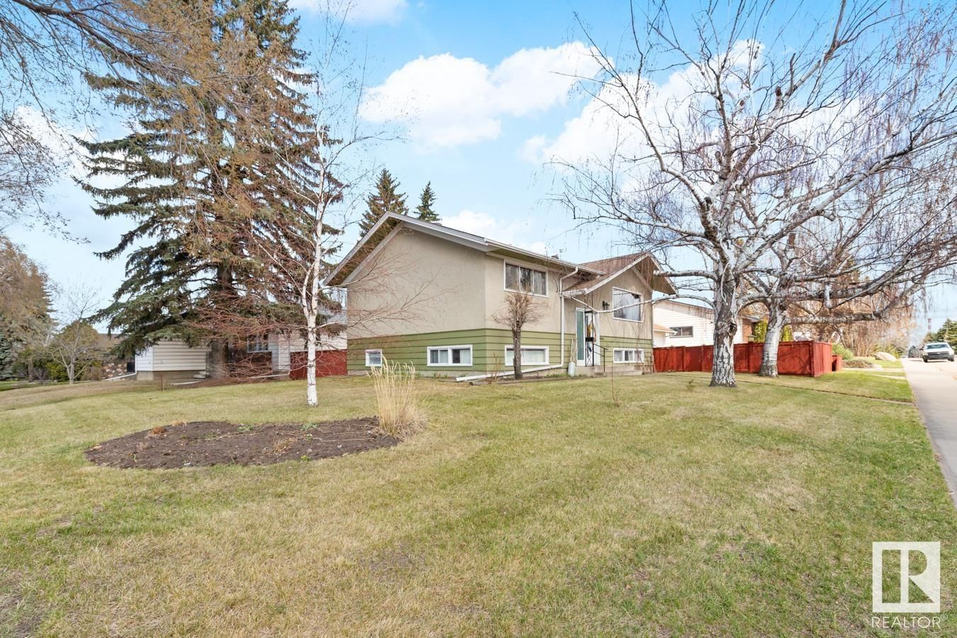 NW - 4904 104A AV Image 3