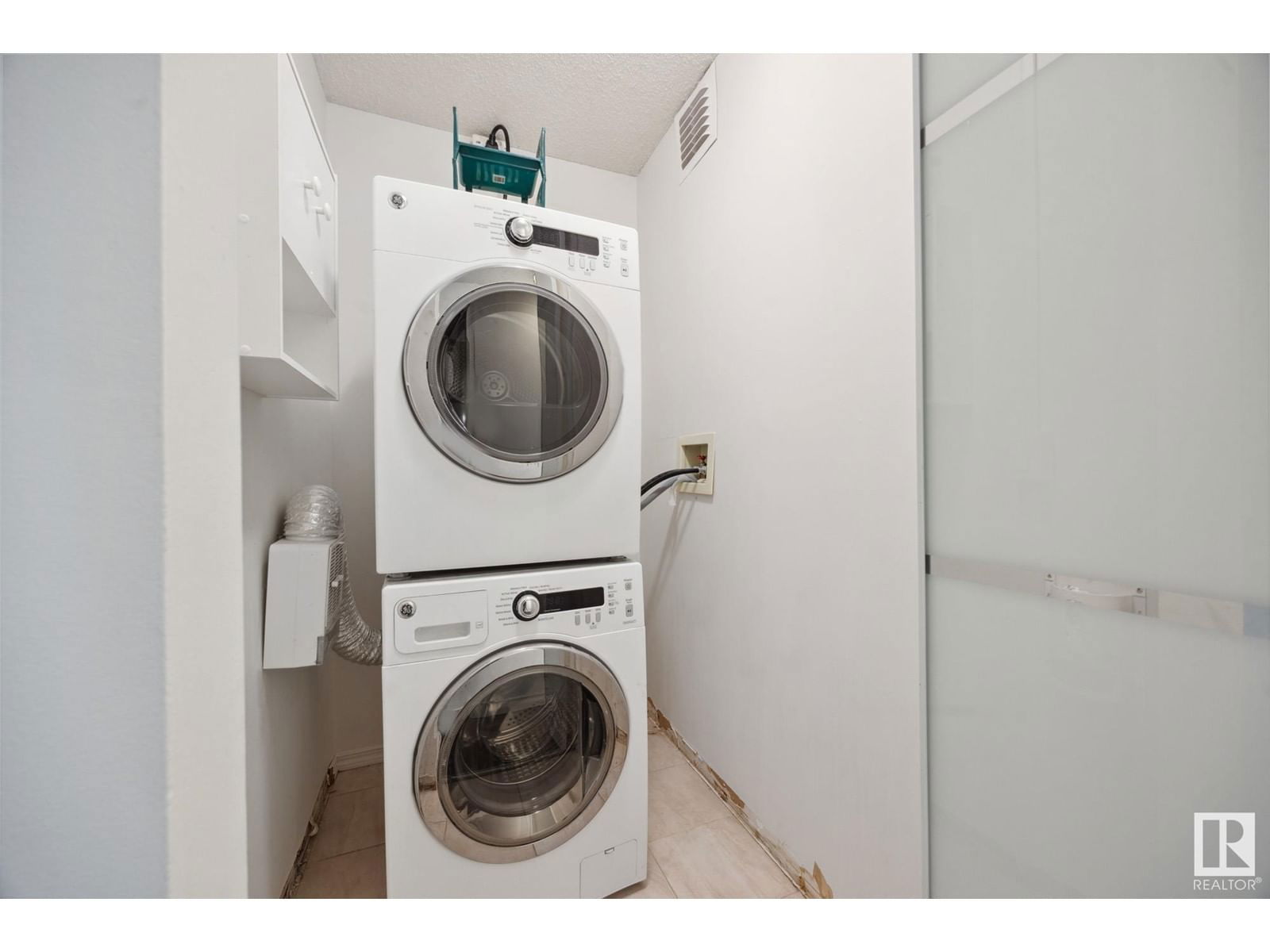 1001 106 ST Image 17