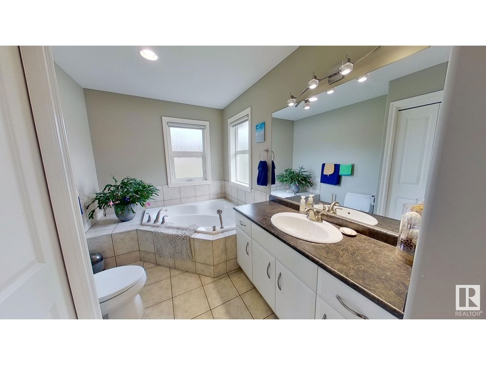928 THOMPSON PL Image 10