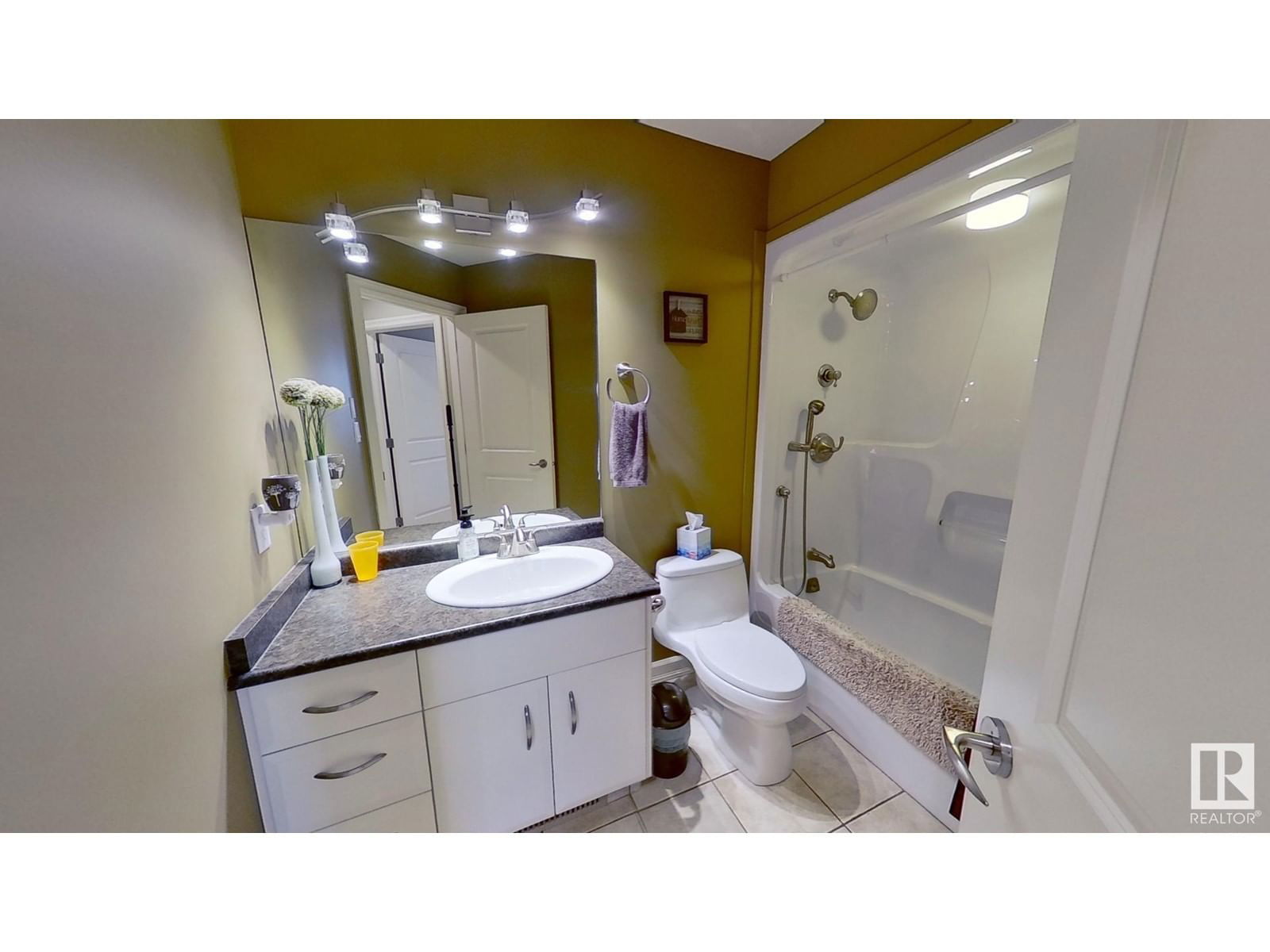 928 THOMPSON PL Image 12
