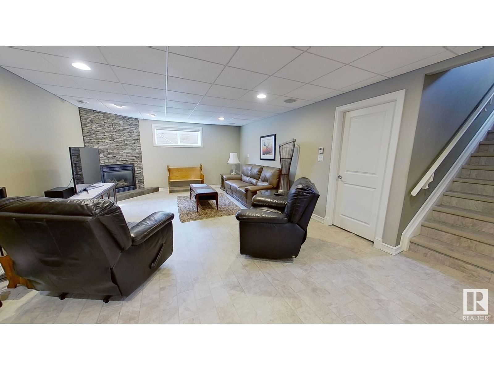 928 THOMPSON PL Image 14
