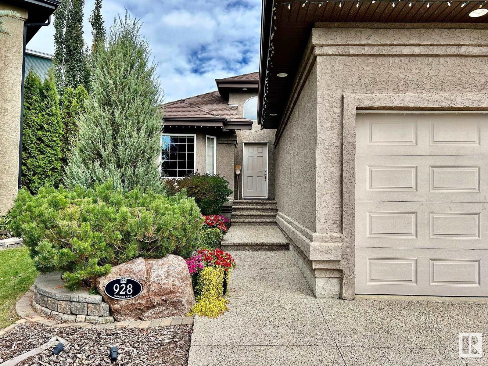928 THOMPSON PL Image 2