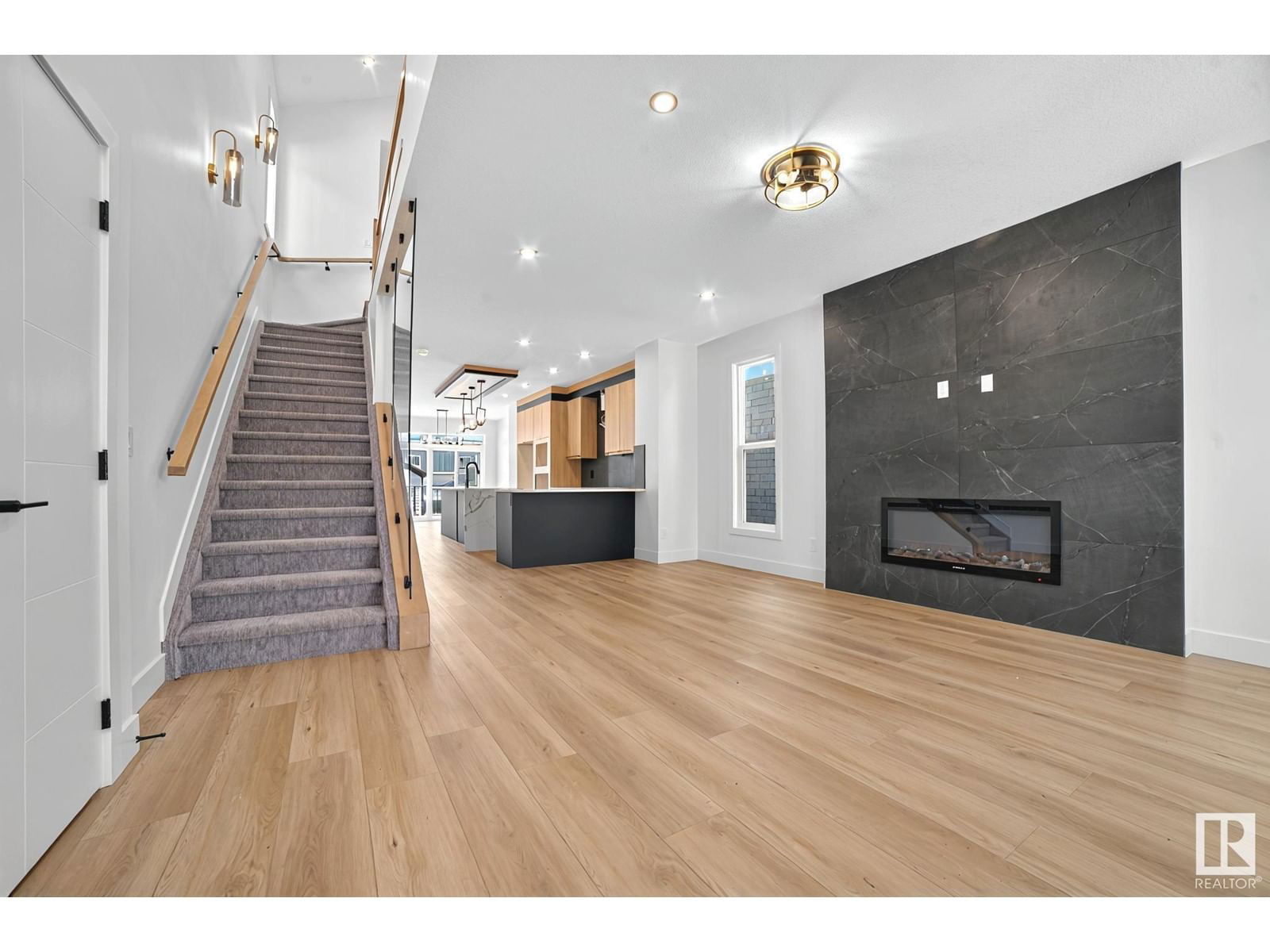 11017 125 ST Image 9