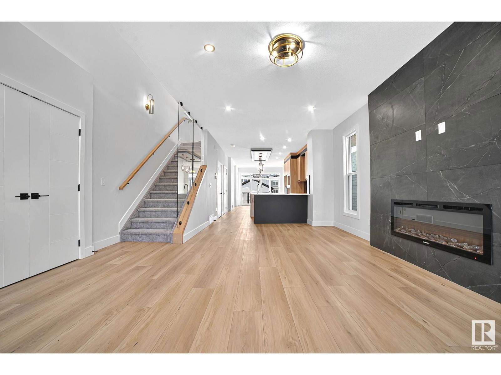 11017 125 ST Image 10