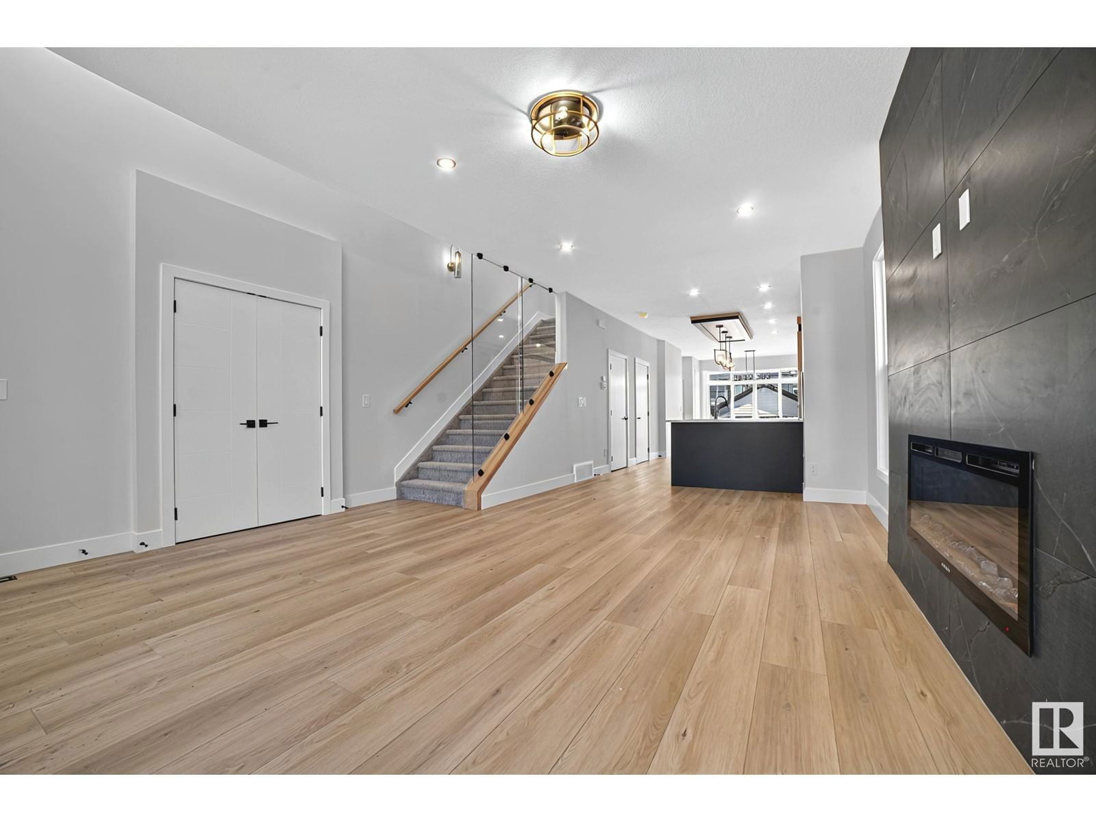 11017 125 ST Image 14