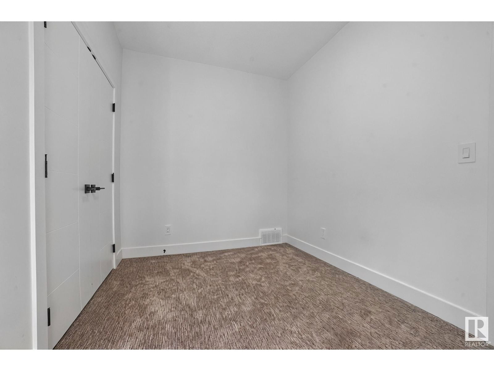 11017 125 ST Image 37