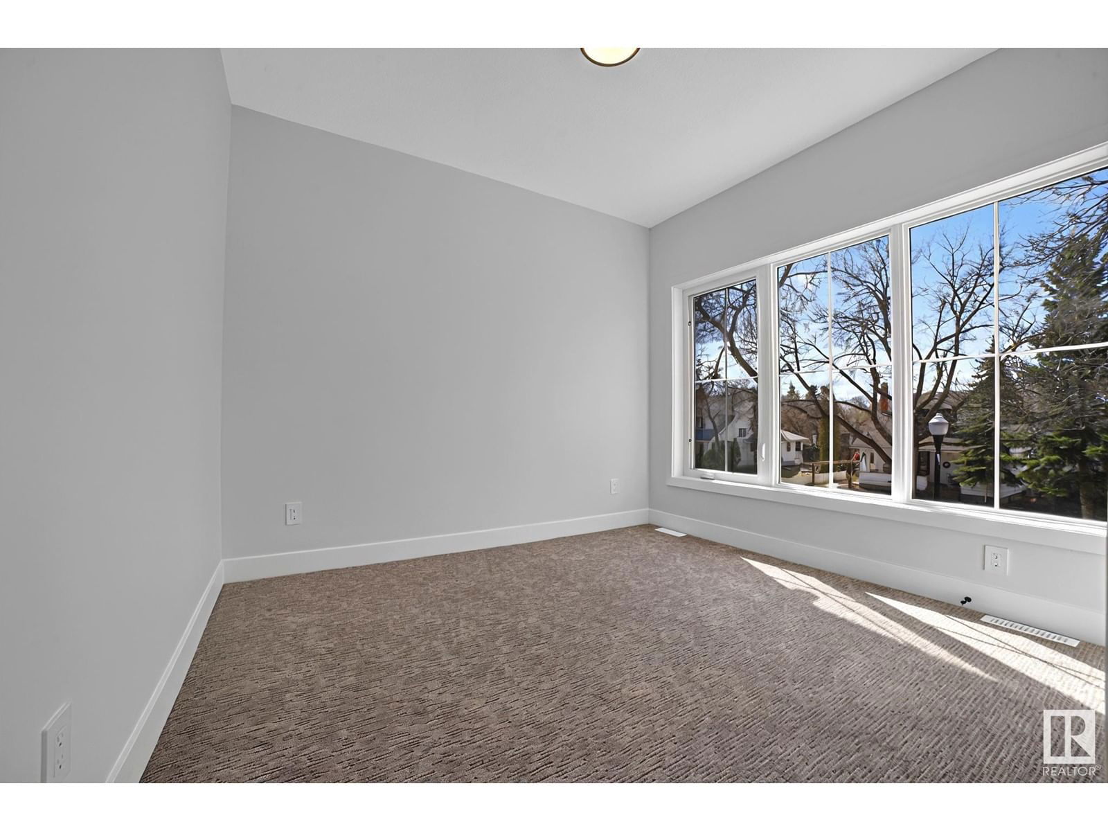 11017 125 ST Image 38