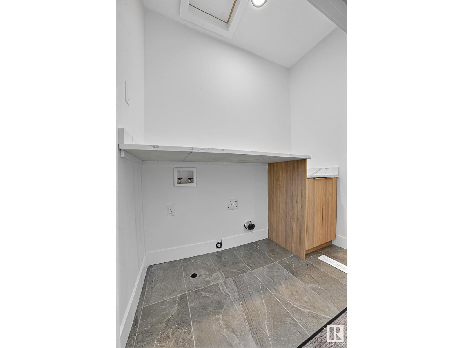 11017 125 ST Image 41