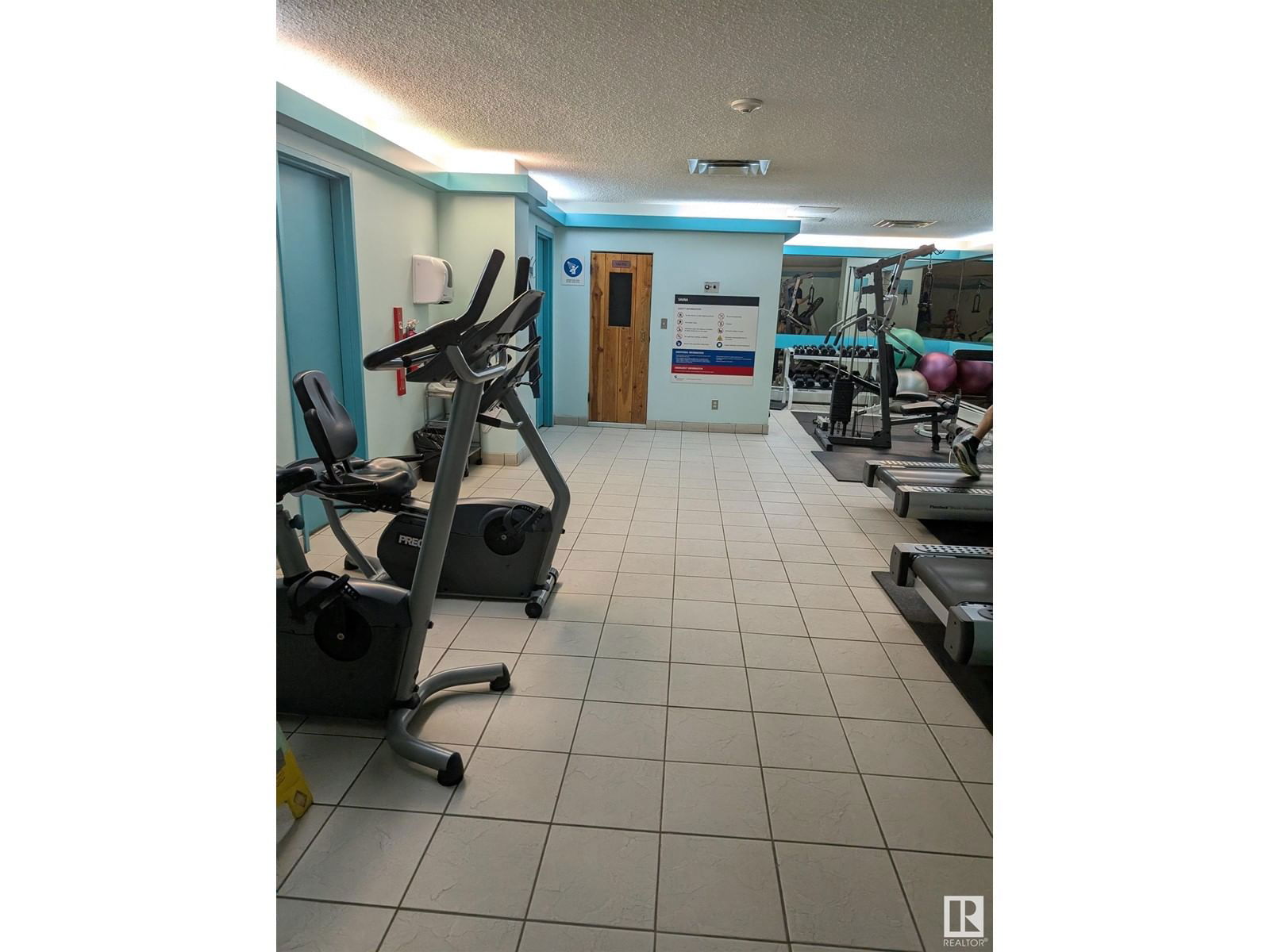 1718 STONY PLAIN RD Image 11