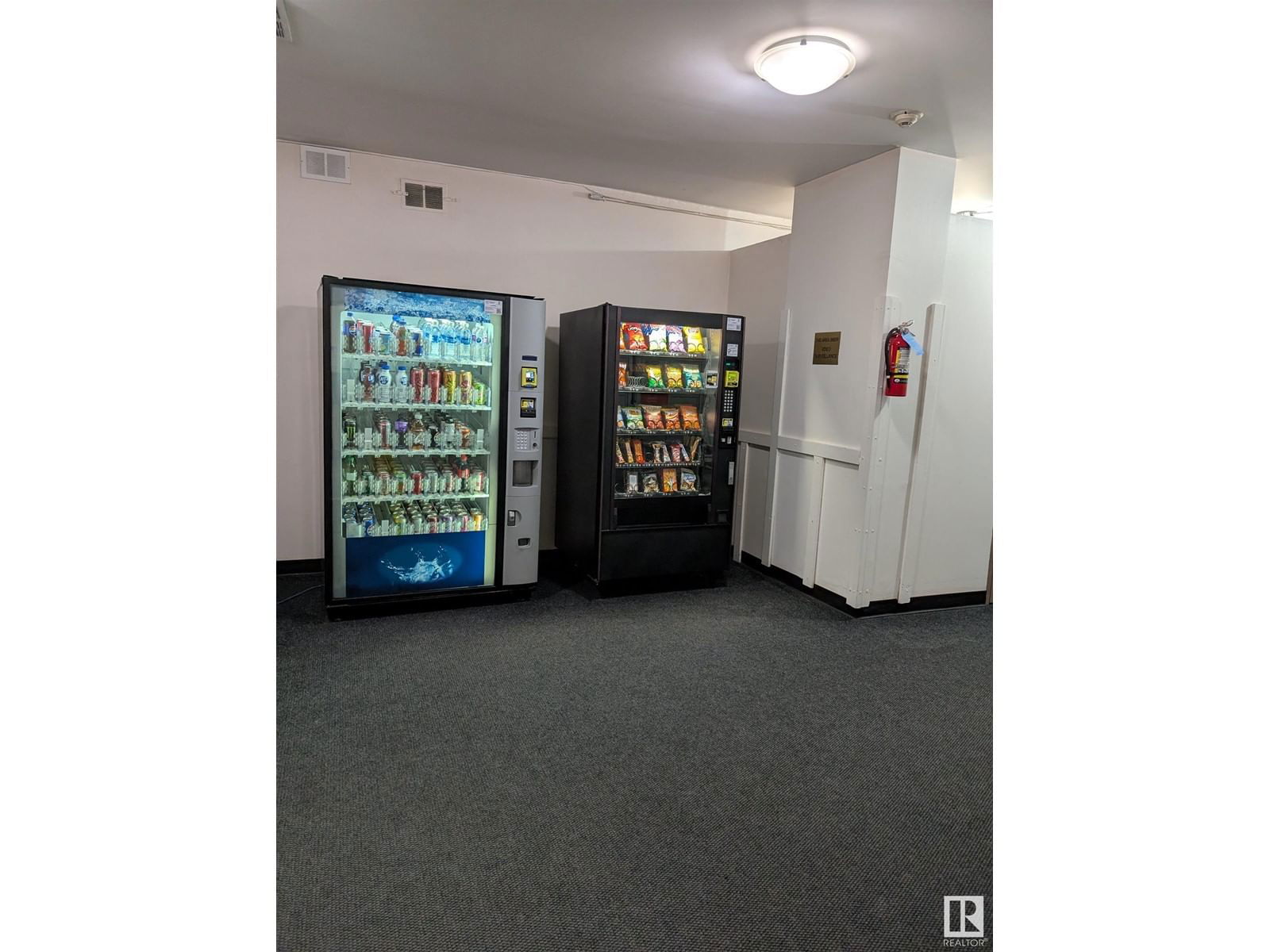 1718 STONY PLAIN RD Image 13