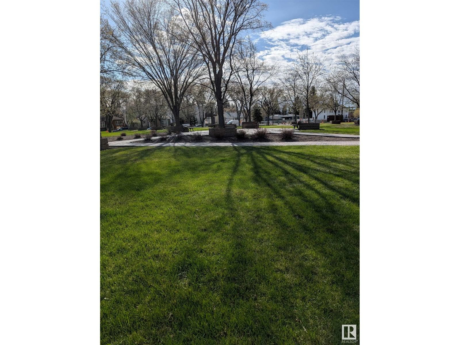 1718 STONY PLAIN RD Image 16