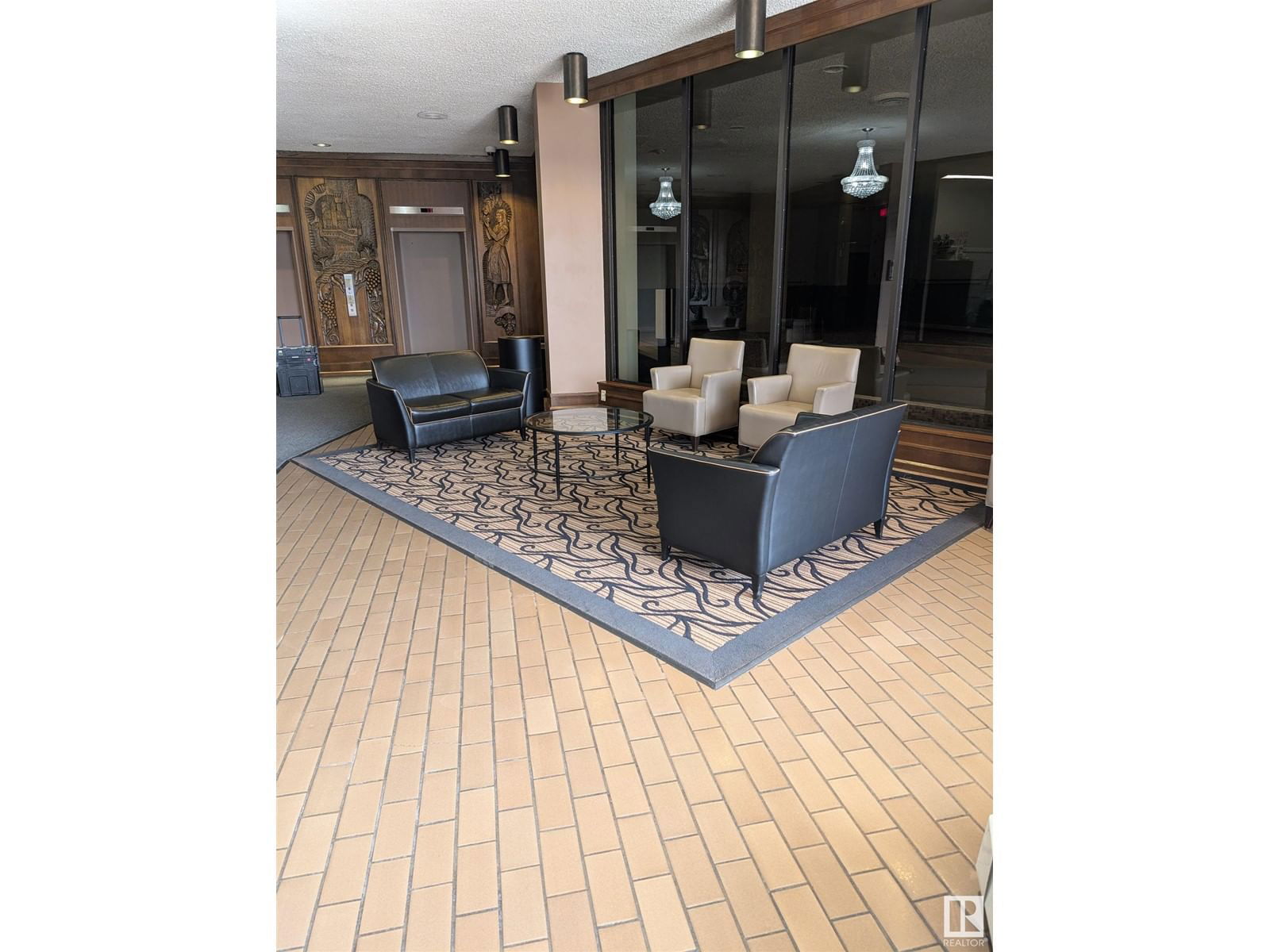 1718 STONY PLAIN RD Image 3