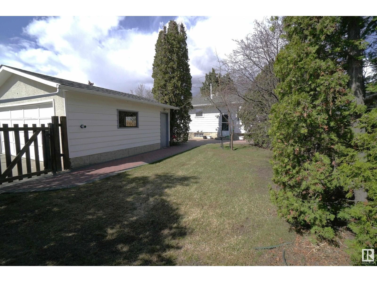 9411 139 Av Edmonton, Alberta