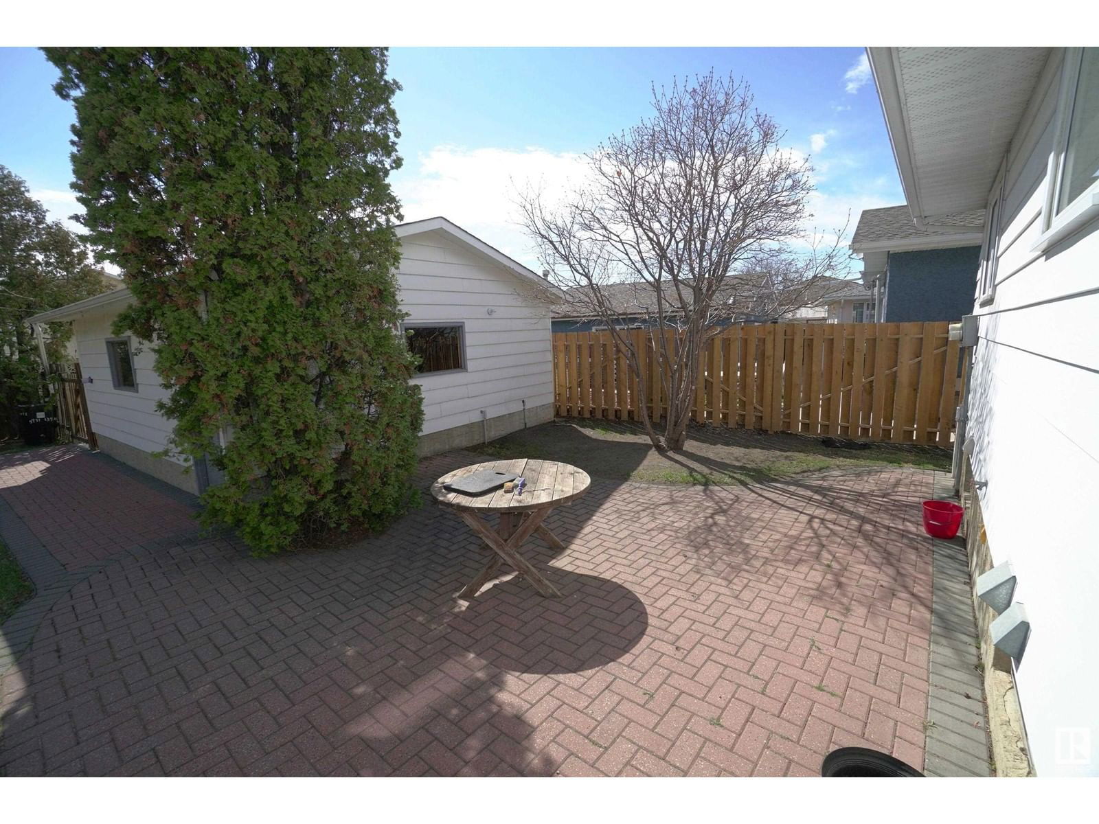 9411 139 Av Edmonton, Alberta