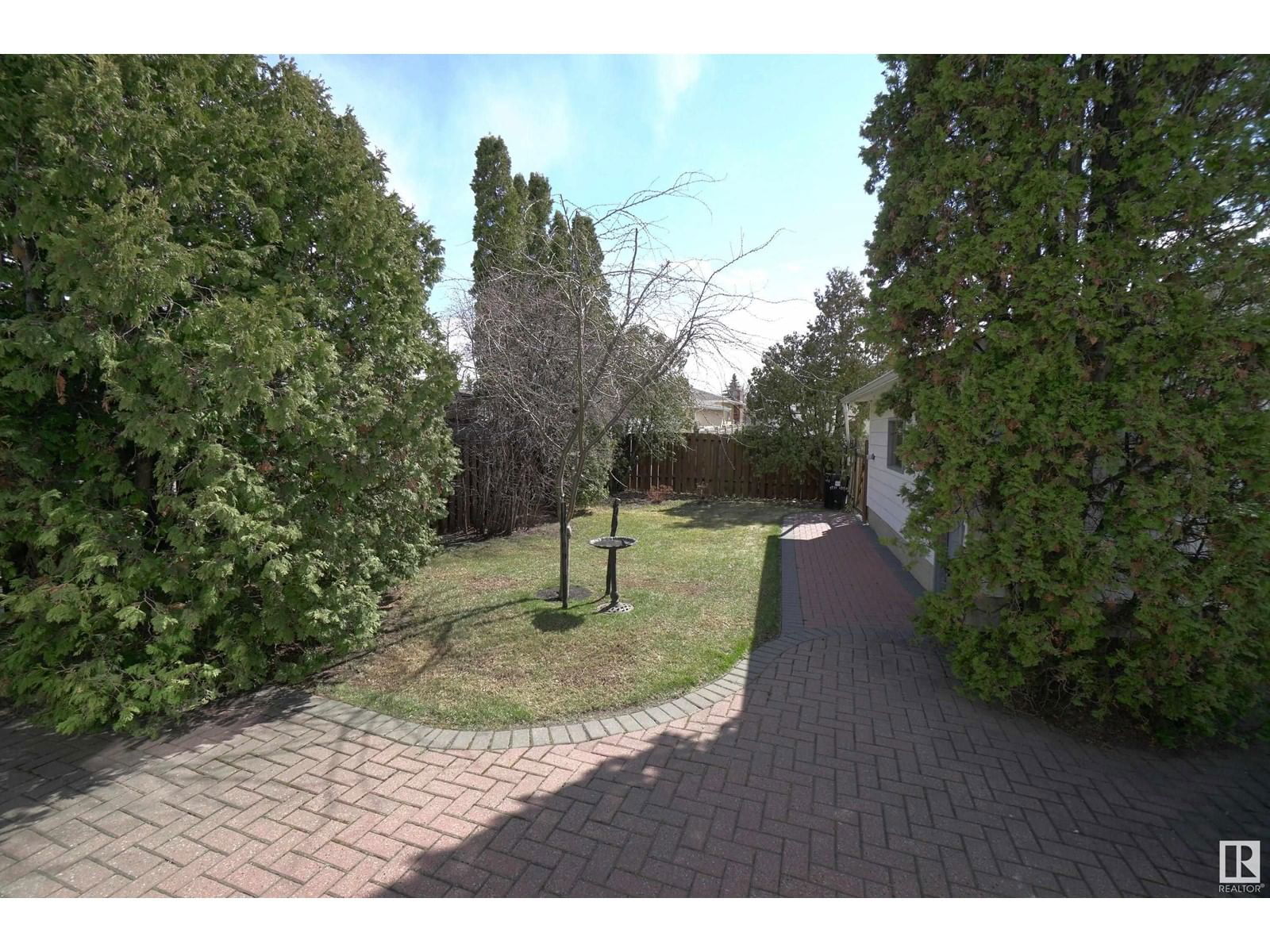9411 139 Av Edmonton, Alberta