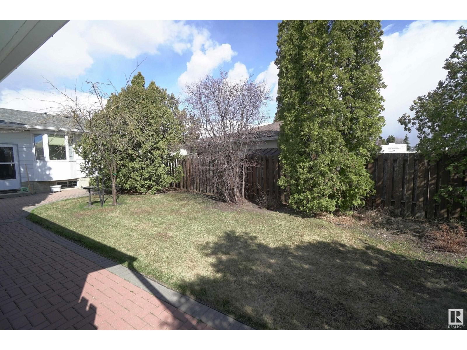 9411 139 Av Edmonton, Alberta
