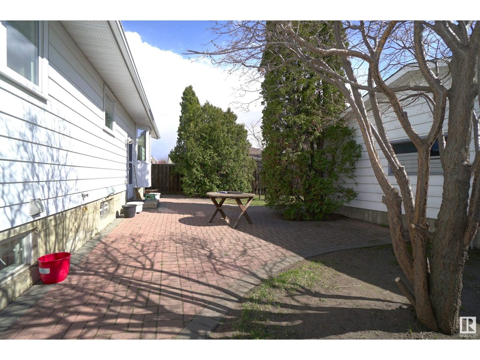 9411 139 Av Edmonton, Alberta