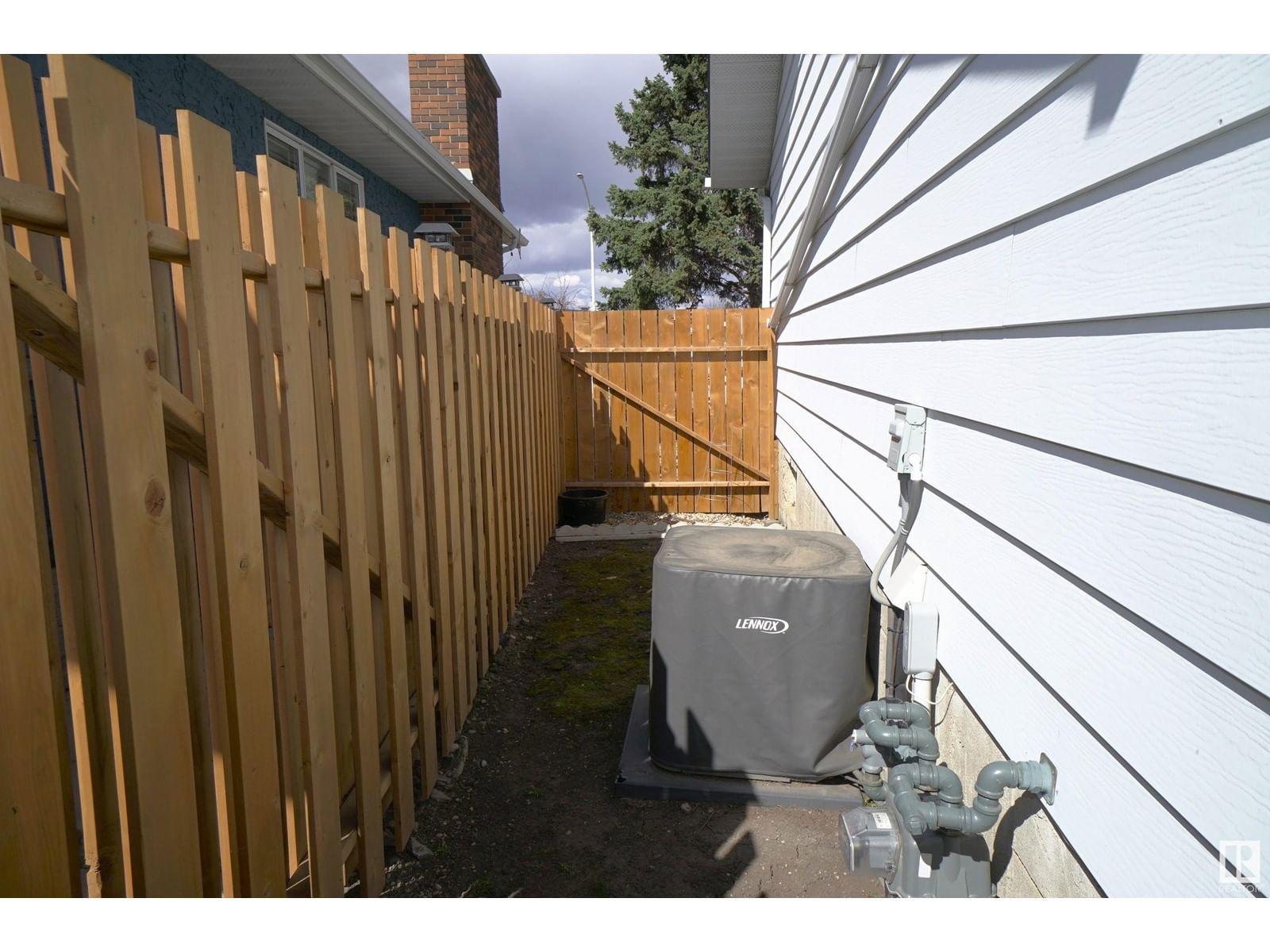 9411 139 Av Edmonton, Alberta