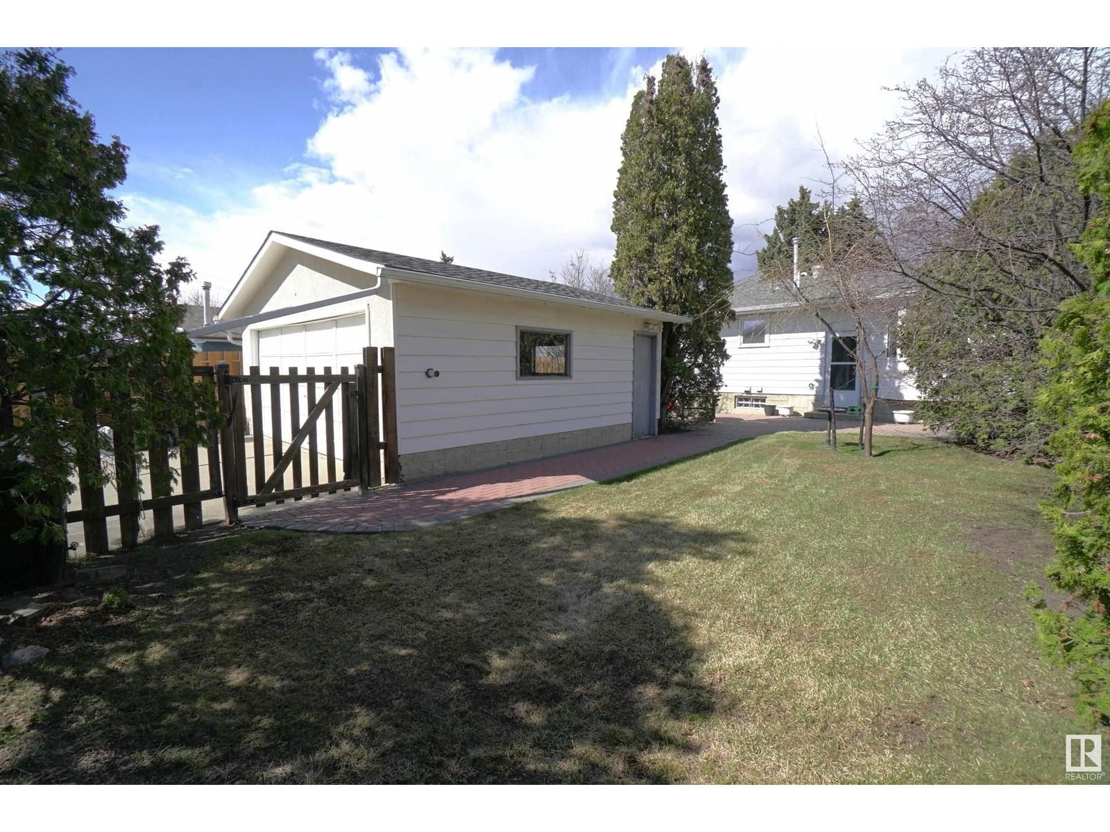 9411 139 Av Edmonton, Alberta