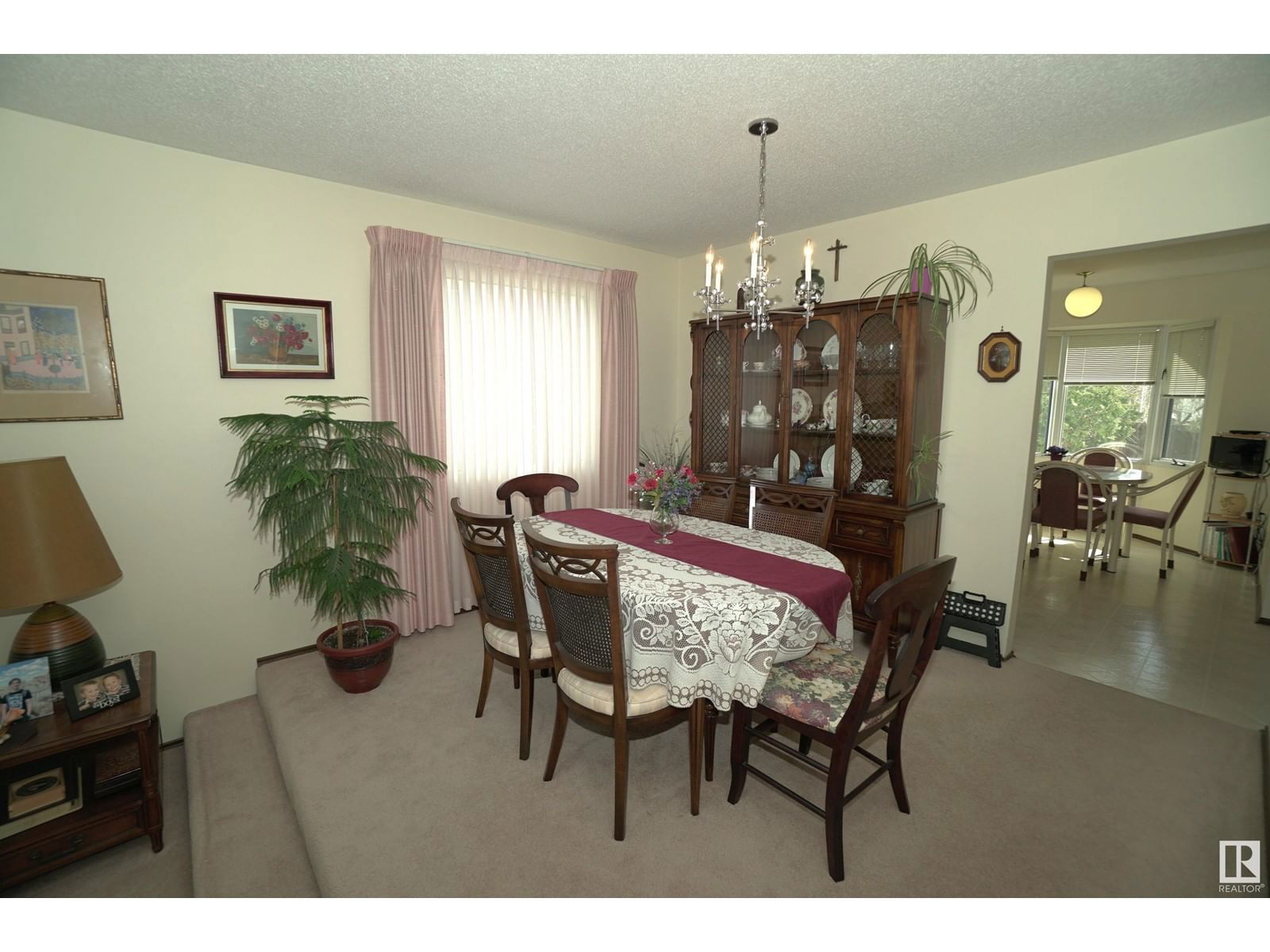 9411 139 Av Edmonton, Alberta