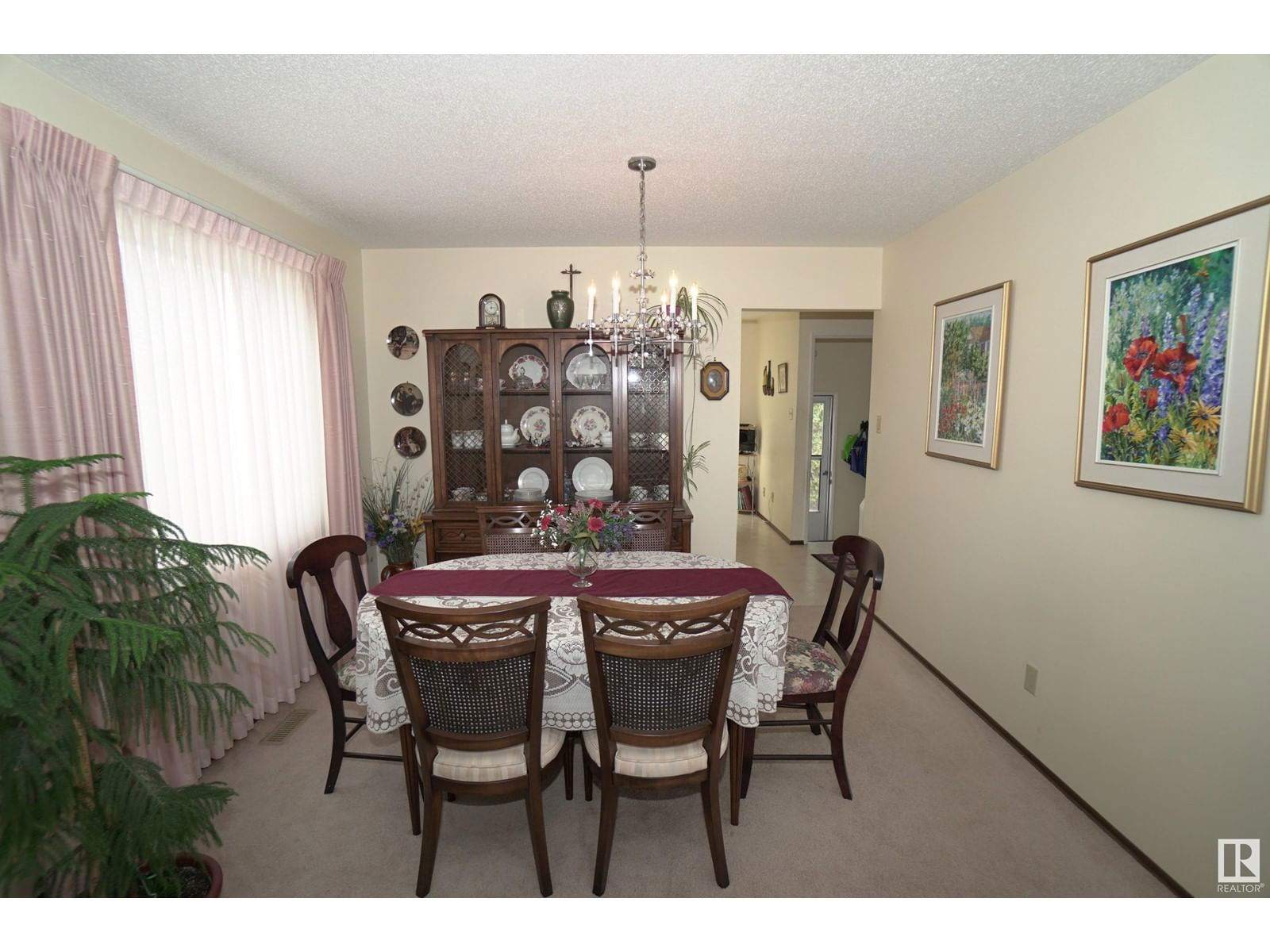 9411 139 Av Edmonton, Alberta
