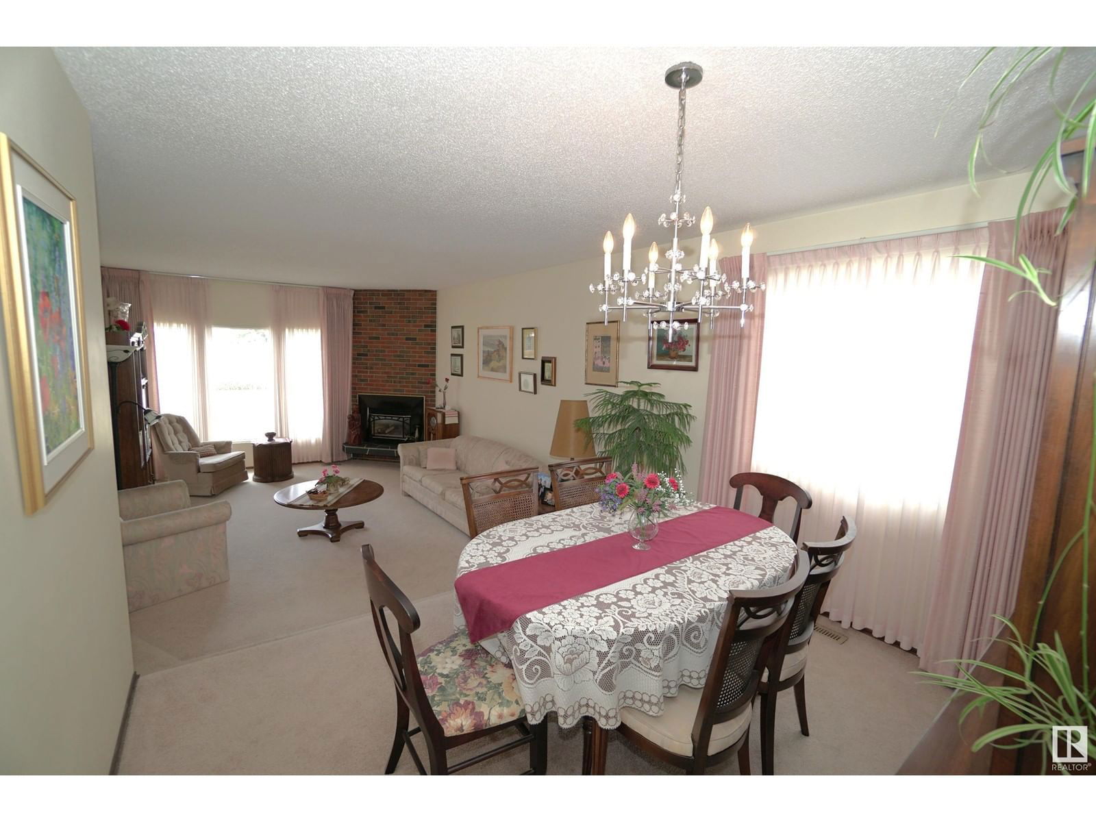 9411 139 Av Edmonton, Alberta