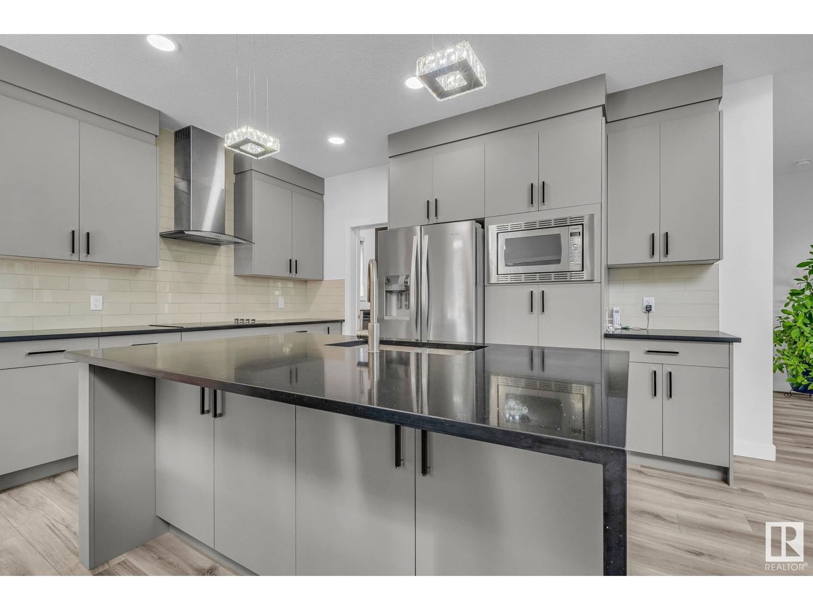 SW SW - 16207 34 AV Image 3